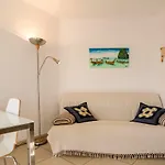Διαμέρισμα 4 *